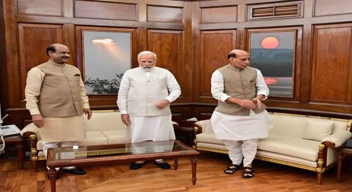 पीएम मोदी ने वरिष्ठ मंत्रियों के साथ लोक सभा अध्यक्ष से की मुलाकात, विपक्षी नेता भी मौजूद पीएम मोदी ने वरिष्ठ मंत्रियों के साथ लोक सभा अध्यक्ष से की मुलाकात, विपक्षी नेता भी मौजूद